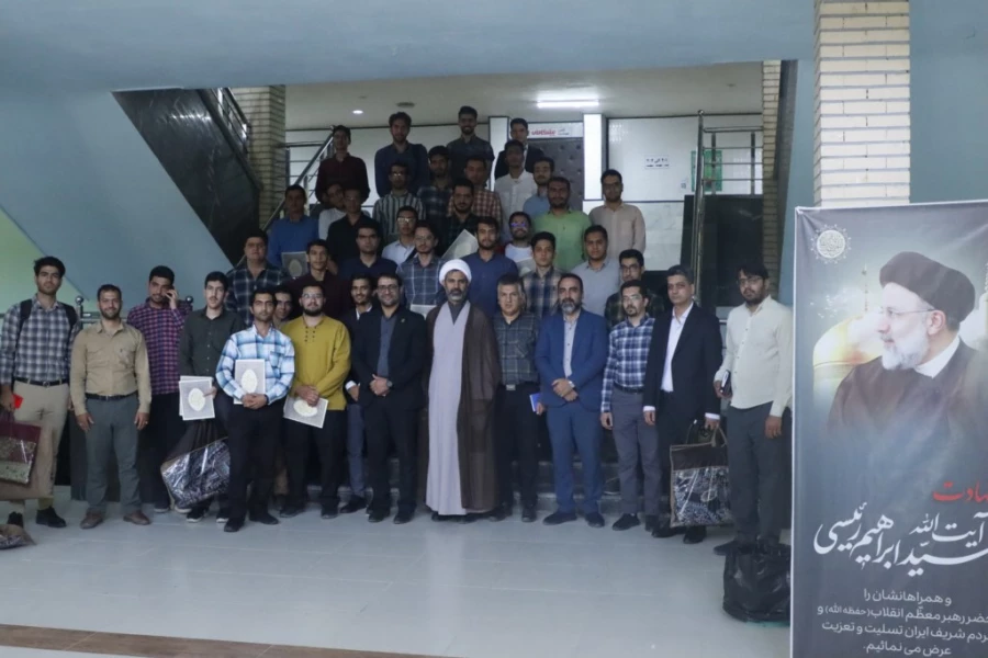 مراسم تقدیر و تجلیل از افتخارآفرینان پردیس شهیدان پاک نژاد یزد برگزار شد.
 15