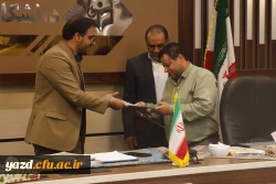 از کارمندان نمونه ورزشی پردیس شهیدان پاک نژاد دانشگاه فرهنگیان یزد تقدیر شد
 2