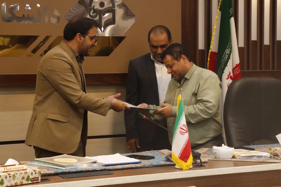 از کارمندان نمونه ورزشی پردیس شهیدان پاک نژاد دانشگاه فرهنگیان یزد تقدیر شد
 2