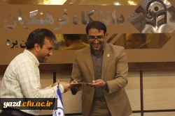 از کارمندان نمونه ورزشی پردیس شهیدان پاک نژاد دانشگاه فرهنگیان یزد تقدیر شد
 3