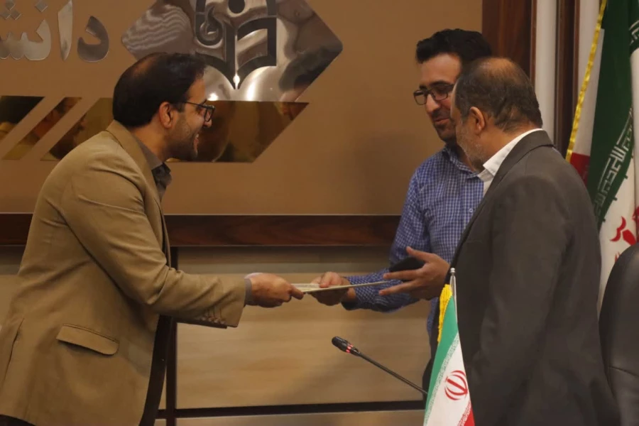 از کارمندان نمونه ورزشی پردیس شهیدان پاک نژاد دانشگاه فرهنگیان یزد تقدیر شد
 4