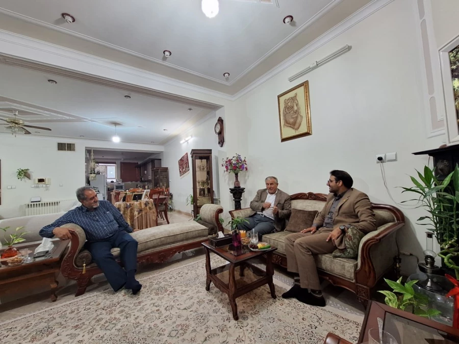 دیدار سرپرست دانشگاه فرهنگیان یزد با دو پیشکسوت مرکز تربیت معلم شهید پاک نژاد
 2