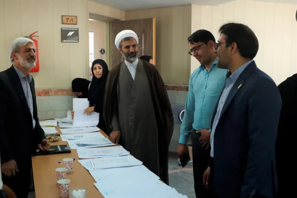 بازدید مسئولان دانشگاه فرهنگیان یزد از فرایند برگزاری امتحانات پردیس های استانی 
 3