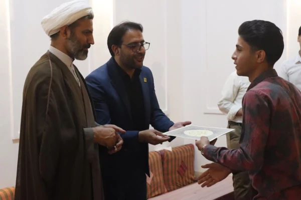 تقدیر از فعالان فرهنگی و دانشجویی پردیس شهیدان پاکنژاد دانشگاه فرهنگیان یزد 
 4