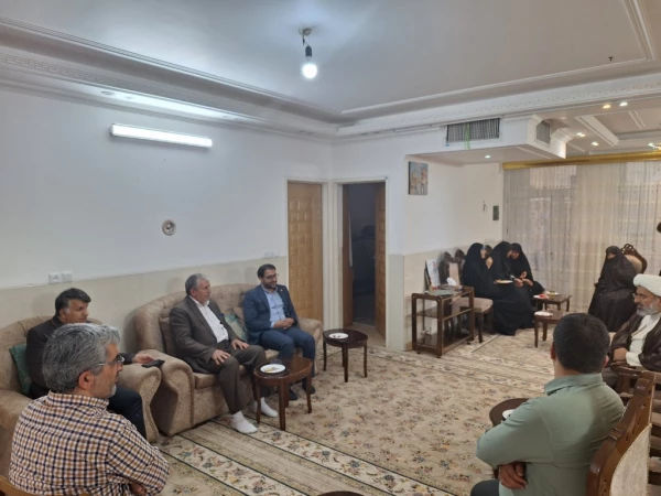 دیدار سرپرست دانشگاه فرهنگیان یزد با خانواده مرحوم استاد علی مازارچی و حضور در مراسم سالگرد مرحوم رمضان صادقیان از پیشکسوتان دانشگاه 4