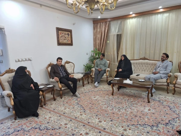 دیدار سرپرست دانشگاه فرهنگیان یزد با پیشکسوت پردیس حضرت فاطمه الزهرا(س) و پدر شهید دفاع مقدس 2