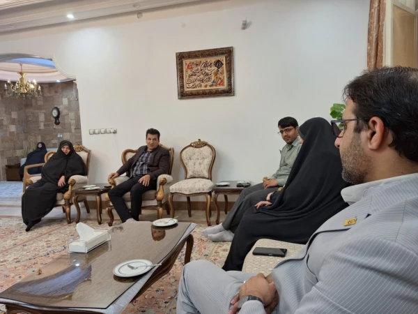 دیدار سرپرست دانشگاه فرهنگیان یزد با پیشکسوت پردیس حضرت فاطمه الزهرا(س) و پدر شهید دفاع مقدس 3