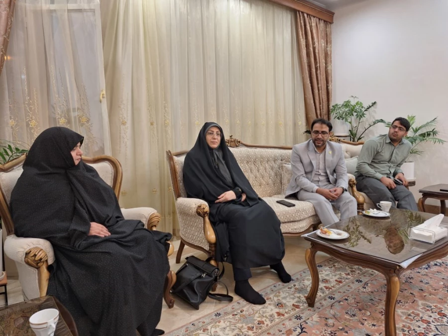 دیدار سرپرست دانشگاه فرهنگیان یزد با پیشکسوت پردیس حضرت فاطمه الزهرا(س) و پدر شهید دفاع مقدس 4