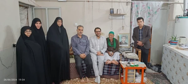دیدار سرپرست دانشگاه فرهنگیان یزد با پیشکسوت پردیس حضرت فاطمه الزهرا(س) و پدر شهید دفاع مقدس 2