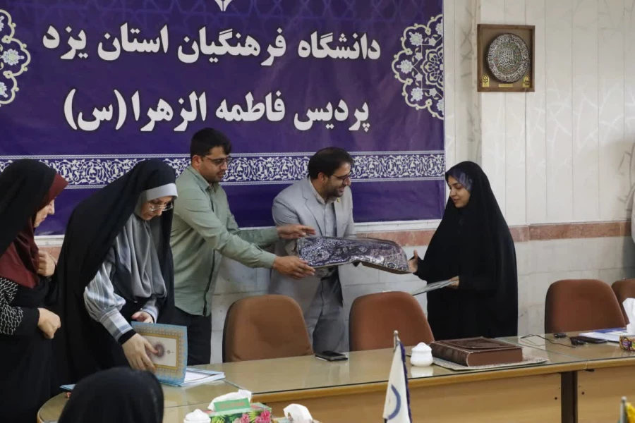 مراسم تقدیر، تکریم و معارفه دبیران و اعضای جدید و سابق شورای صنفی پردیس های استانی برگزار شد.
 5