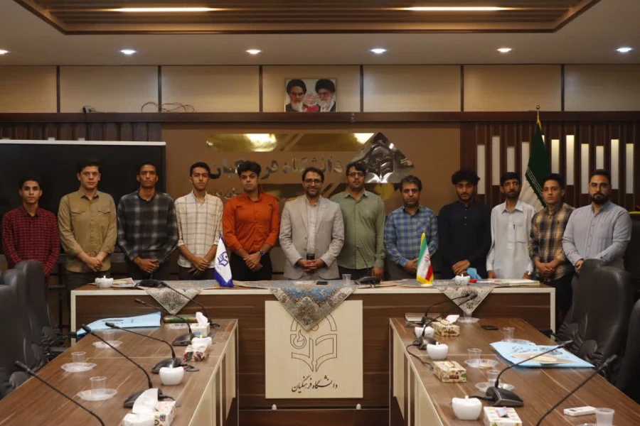 مراسم تقدیر، تکریم و معارفه دبیران و اعضای جدید و سابق شورای صنفی پردیس های استانی برگزار شد.
 7