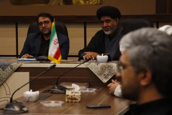 نشست مشترک ستاد اقامه نماز دانشگاه با ستاد اقامه نماز کشور برگزار شد. 
 3