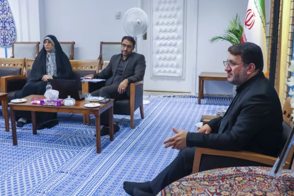 سومین جلسه هیات امنای دانشگاه فرهنگیان استان یزد به ریاست استاندار برگزار شد. 
 3