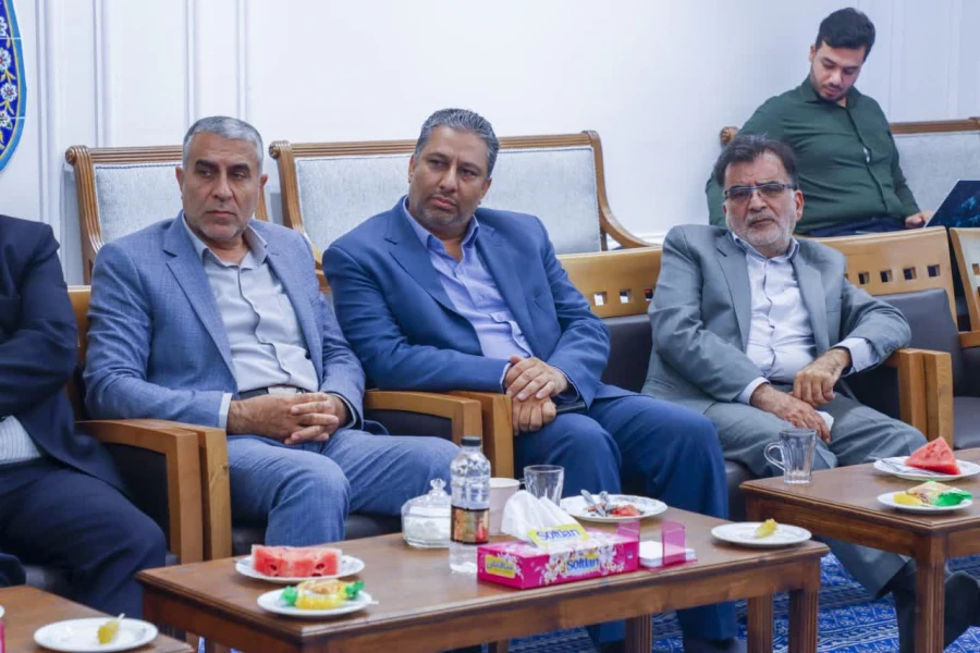 سومین جلسه هیات امنای دانشگاه فرهنگیان استان یزد به ریاست استاندار برگزار شد. 
 4