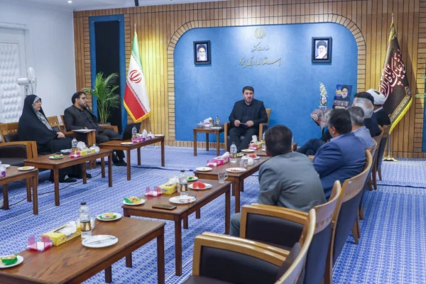 سومین جلسه هیات امنای دانشگاه فرهنگیان استان یزد به ریاست استاندار برگزار شد. 
 5