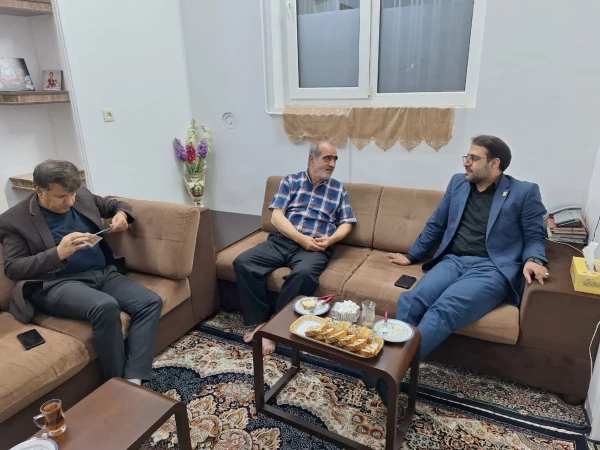 دیدار سرپرست دانشگاه فرهنگیان یزد با پیشکسوت مرکز تربیت معلم حضرت فاطمه الزهرا(س) یزد 4