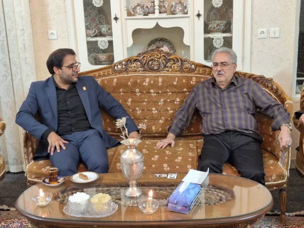 دیدار سرپرست دانشگاه فرهنگیان یزد با مدرس پیشکسوت مراکز تربیت معلم استان 5