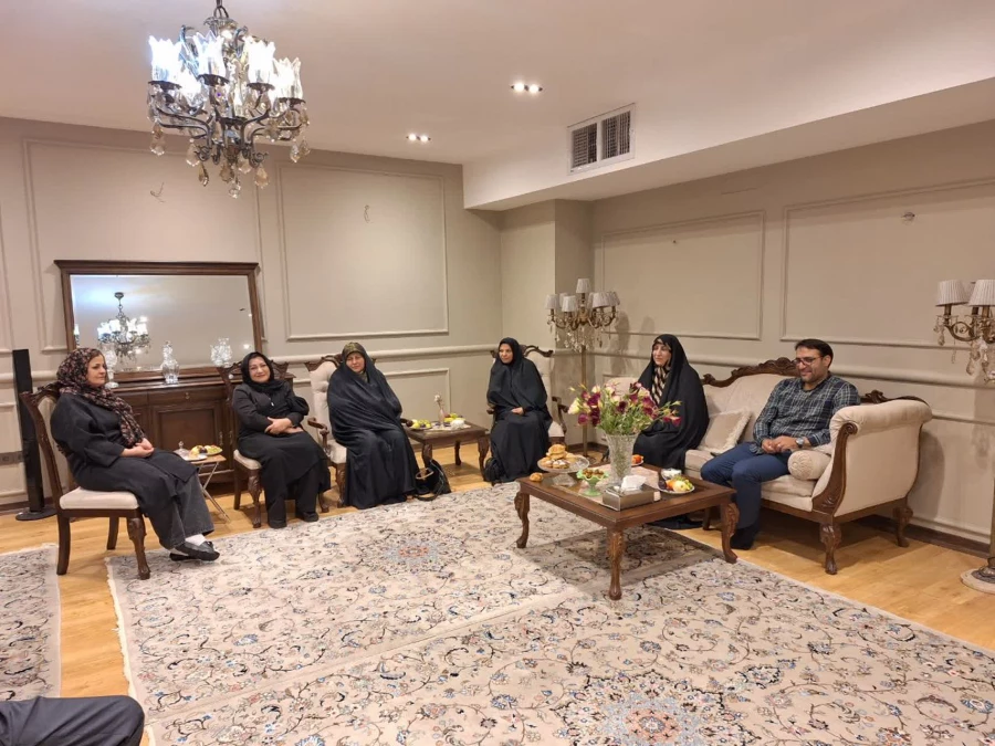 دیدار سرپرست و مدیران دانشگاه فرهنگیان یزد با دو پیشکسوت پردیس حضرت فاطمه الزهرا(س) یزد 5