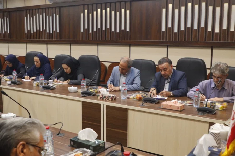 سومین نشست خبری سرپرست دانشگاه فرهنگیان یزد با حضور پرشور خبرنگاران و اصحاب رسانه برگزار شد. 6