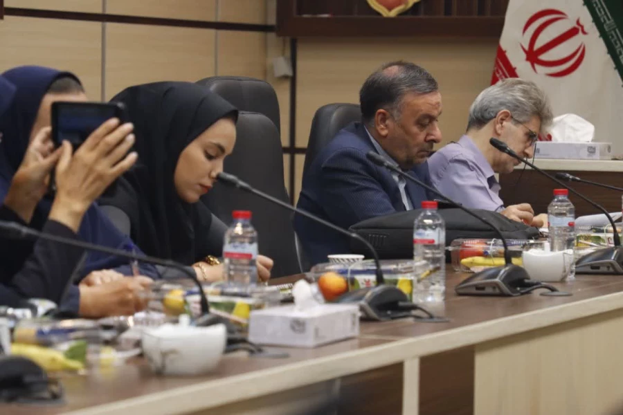 سومین نشست خبری سرپرست دانشگاه فرهنگیان یزد با حضور پرشور خبرنگاران و اصحاب رسانه برگزار شد. 7