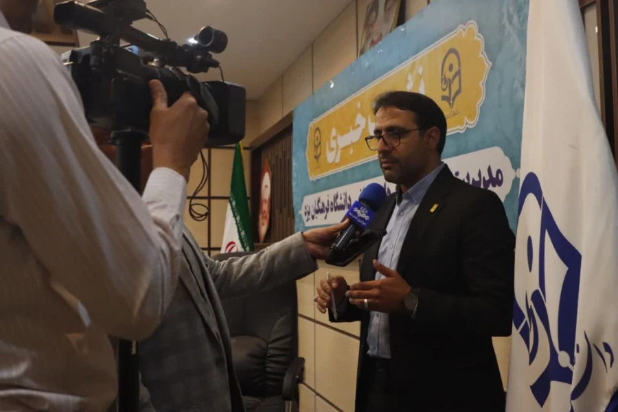 سومین نشست خبری سرپرست دانشگاه فرهنگیان یزد با حضور پرشور خبرنگاران و اصحاب رسانه برگزار شد. 9