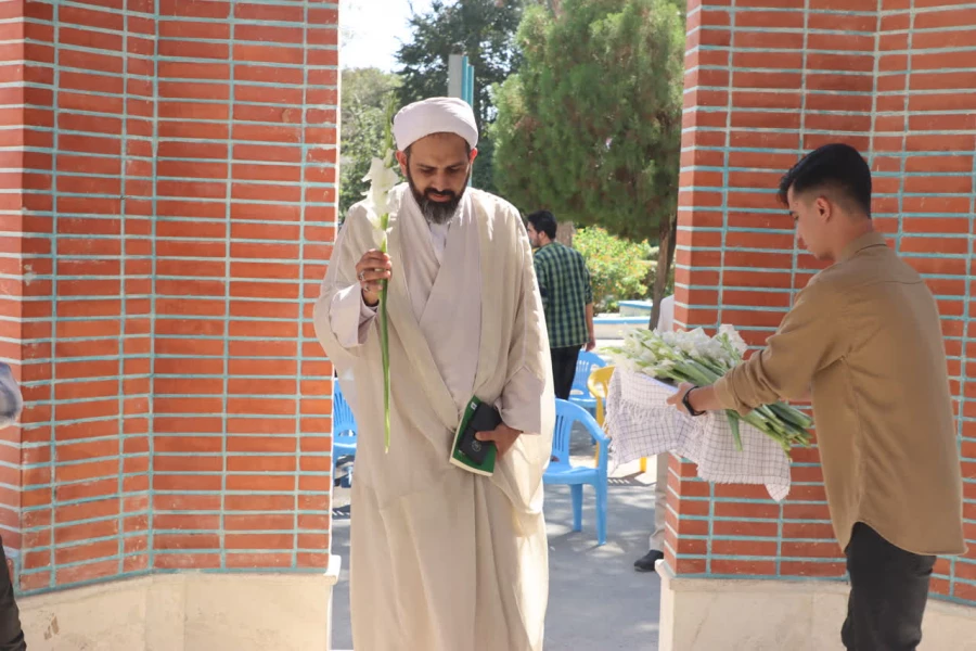 مراسم تجدید میثاق اساتید، کارمندان و دانشجو معلمان دانشگاه فرهنگیان یزد با امام و شهداء گرانقدر برگزار شد. 6