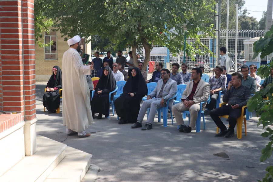 مراسم تجدید میثاق اساتید، کارمندان و دانشجو معلمان دانشگاه فرهنگیان یزد با امام و شهداء گرانقدر برگزار شد. 7