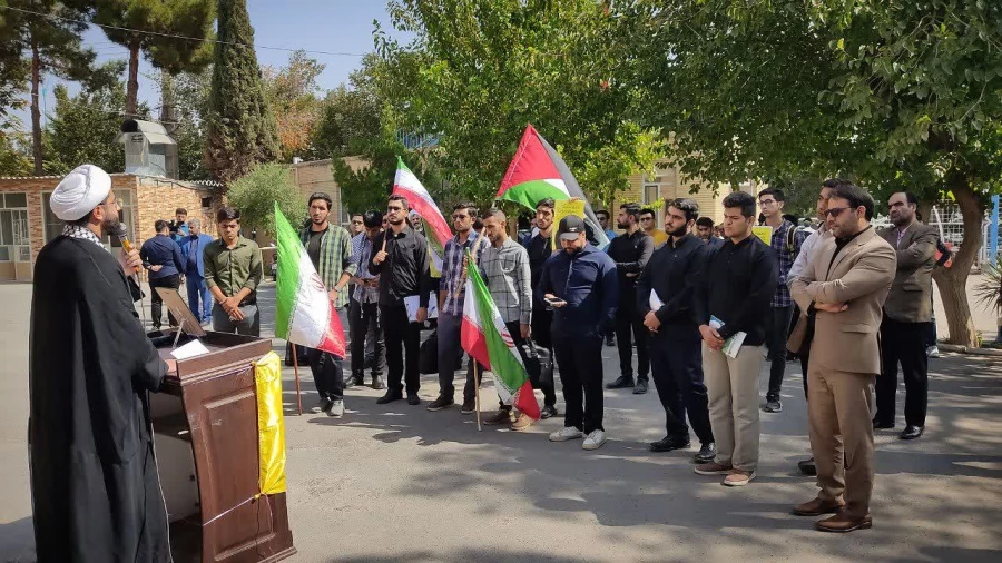 تجمع اعتراضی خانواده دانشگاه فرهنگیان یزد در محکومیت جنایات رژیم جلاد صهیونیستی و لبیک به حکم جهاد ولی امر مسلمین جهان 9