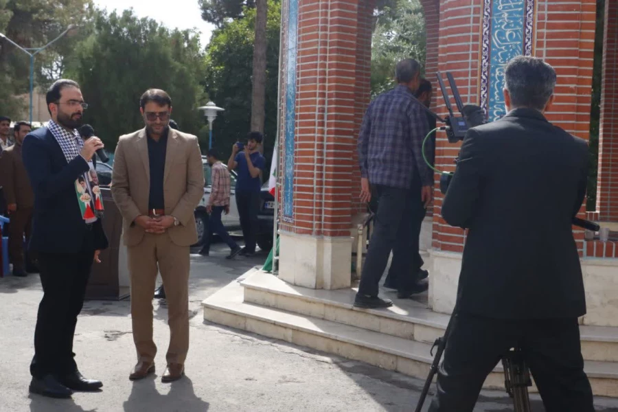 تجمع و شادی حماسی اساتید، کارمندان و دانشجو معلمان دانشگاه فرهنگیان یزد در حمایت و تشکر از اقدام موشکی و غرور آفرین سپاه مقتدر 6