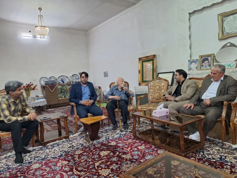 دیدار سرپرست و مدیران دانشگاه فرهنگیان یزد با استاد علی مشاهیری، از پیشکسوتان فاخر استان و رییس اسبق مرکز تربیت معلم شهید پاک نژاد یزد 6