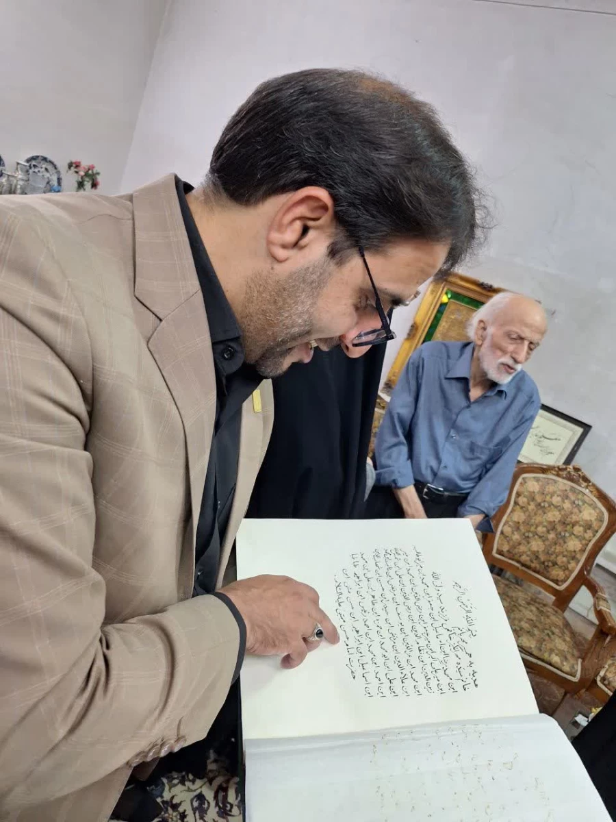 دیدار سرپرست و مدیران دانشگاه فرهنگیان یزد با استاد علی مشاهیری، از پیشکسوتان فاخر استان و رییس اسبق مرکز تربیت معلم شهید پاک نژاد یزد 9