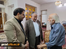 دیدار سرپرست و مدیران دانشگاه فرهنگیان یزد با استاد علی مشاهیری، از پیشکسوتان فاخر استان و رییس اسبق مرکز تربیت معلم شهید پاک نژاد یزد 10