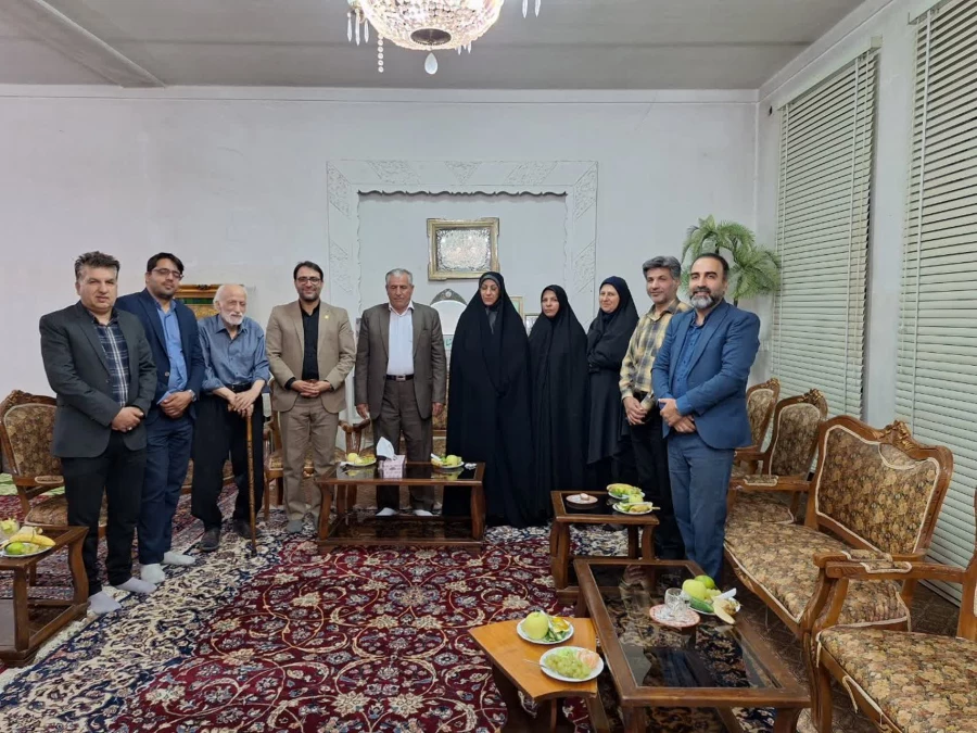 دیدار سرپرست و مدیران دانشگاه فرهنگیان یزد با استاد علی مشاهیری، از پیشکسوتان فاخر استان و رییس اسبق مرکز تربیت معلم شهید پاک نژاد یزد 12