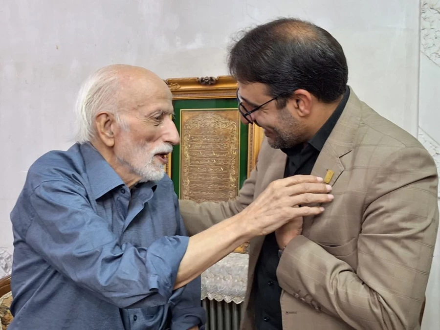 دیدار سرپرست و مدیران دانشگاه فرهنگیان یزد با استاد علی مشاهیری، از پیشکسوتان فاخر استان و رییس اسبق مرکز تربیت معلم شهید پاک نژاد یزد 11