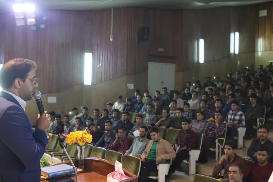 اردوی پیش دانشگاهی بصیرت ۴۰۳ ویژه نودانشجو معلمان پردیس های استانی دانشگاه فرهنگیان یزد برگزار شد. 8