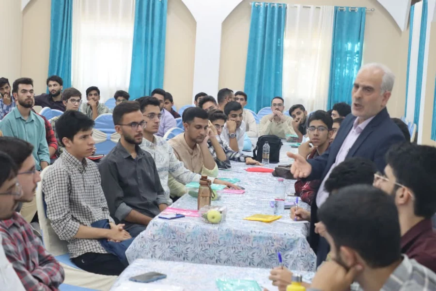 اردوی پیش دانشگاهی بصیرت ۴۰۳ ویژه نودانشجو معلمان پردیس های استانی دانشگاه فرهنگیان یزد برگزار شد. 14