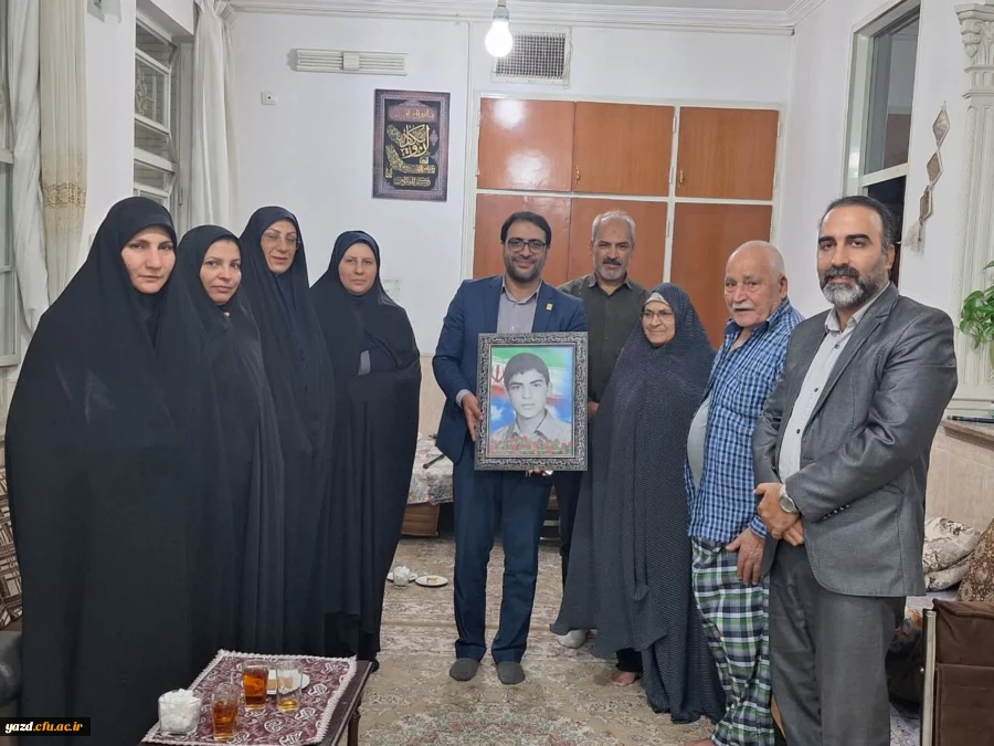 دیدار سرپرست و مدیران دانشگاه فرهنگیان یزد با خانواده های  معزز شهدای دفاع مقدس 3