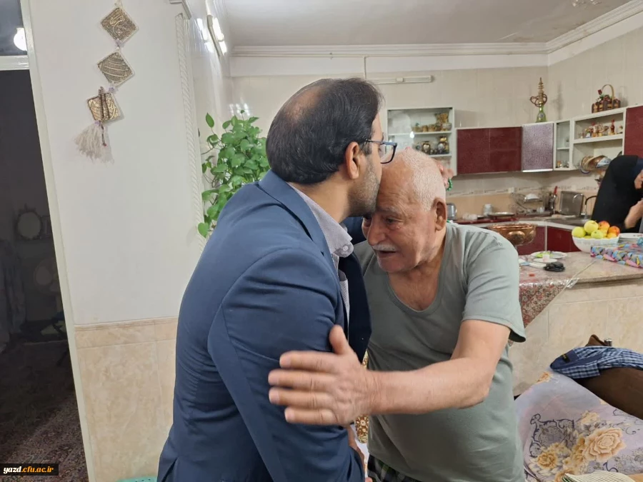 دیدار سرپرست و مدیران دانشگاه فرهنگیان یزد با خانواده های  معزز شهدای دفاع مقدس 5