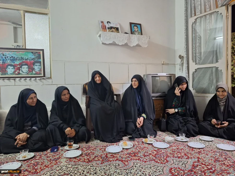 دیدار سرپرست و مدیران دانشگاه فرهنگیان یزد با خانواده های  معزز شهدای دفاع مقدس 13