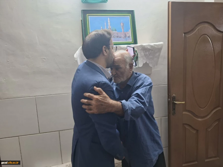 دیدار سرپرست و مدیران دانشگاه فرهنگیان یزد با خانواده های  معزز شهدای دفاع مقدس 10
