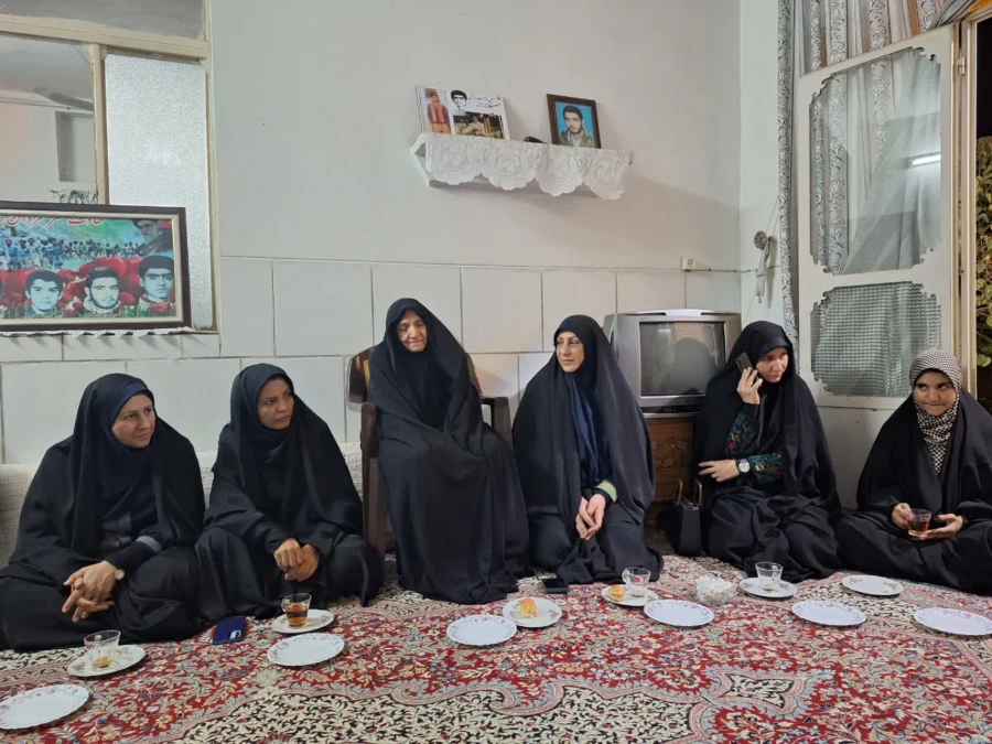 دیدار سرپرست و مدیران دانشگاه فرهنگیان یزد با خانواده های  معزز شهیدای دفاع مقدس 13