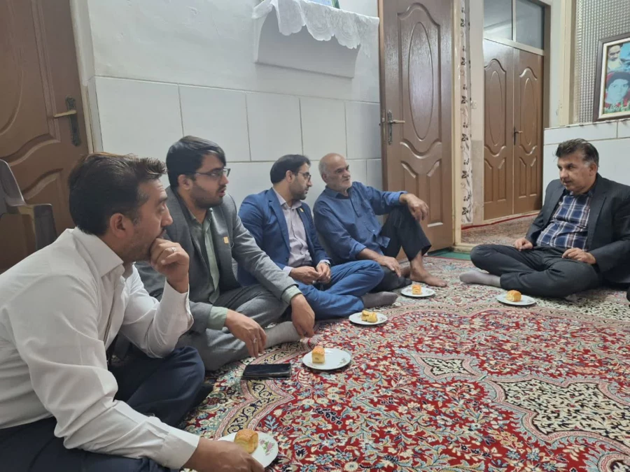 دیدار سرپرست و مدیران دانشگاه فرهنگیان یزد با خانواده های  معزز شهیدای دفاع مقدس 15