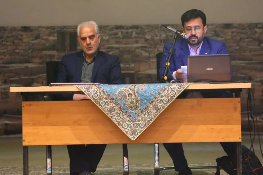 همایش توجیهی مدیران و معلمان مدارس کارورزی استان در دانشگاه فرهنگیان یزد برگزار شد. 3