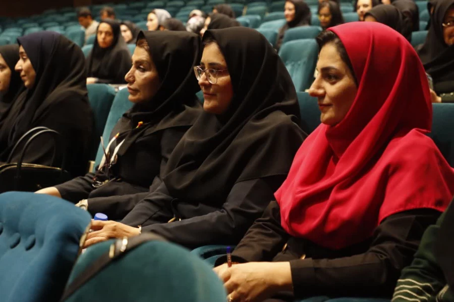 همایش توجیهی مدیران و معلمان مدارس کارورزی استان در دانشگاه فرهنگیان یزد برگزار شد. 8