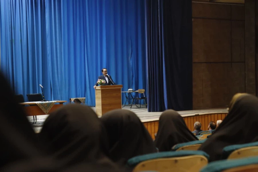 همایش توجیهی مدیران و معلمان مدارس کارورزی استان در دانشگاه فرهنگیان یزد برگزار شد. 10