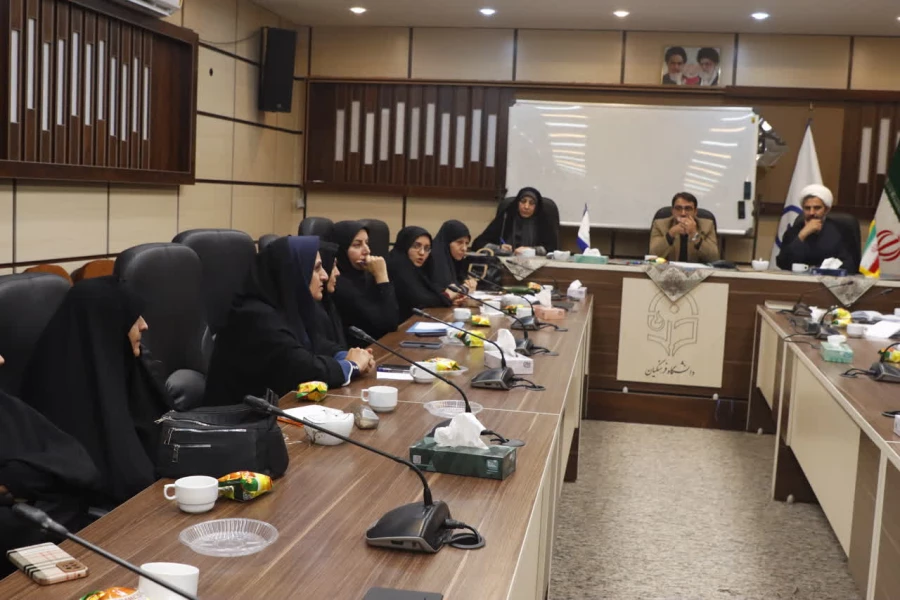 چهارمین دیدار صمیمانه سرپرست دانشگاه فرهنگیان یزد با سرپرستان سراها و مسئولان امور دانشجویی پردیس های استانی 4