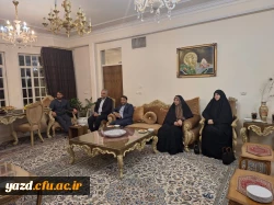 دیدار سرپرست و مدیران دانشگاه فرهنگیان یزد با یکی از بانوان نخبه و موفق استان و از مدرسان پیشکسوت مرکز تربیت معلم و پردیس حضرت فاطمه الزهرا(س) 5