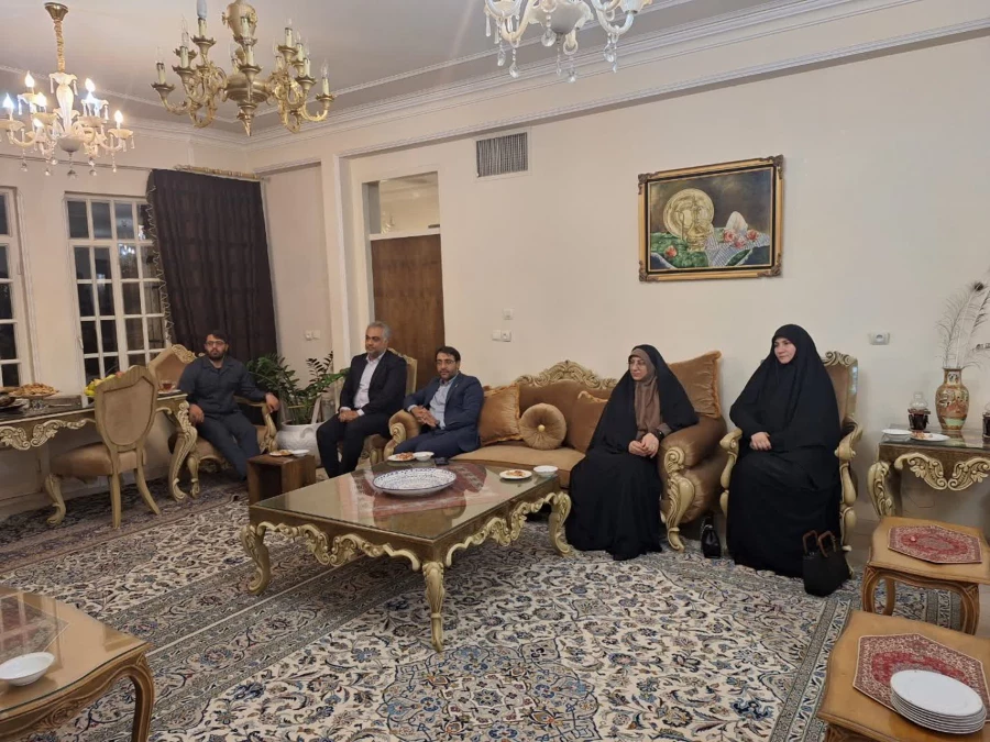 دیدار سرپرست و مدیران دانشگاه فرهنگیان یزد با یکی از بانوان نخبه و موفق استان و از مدرسان پیشکسوت مرکز تربیت معلم و پردیس حضرت فاطمه الزهرا(س) 5