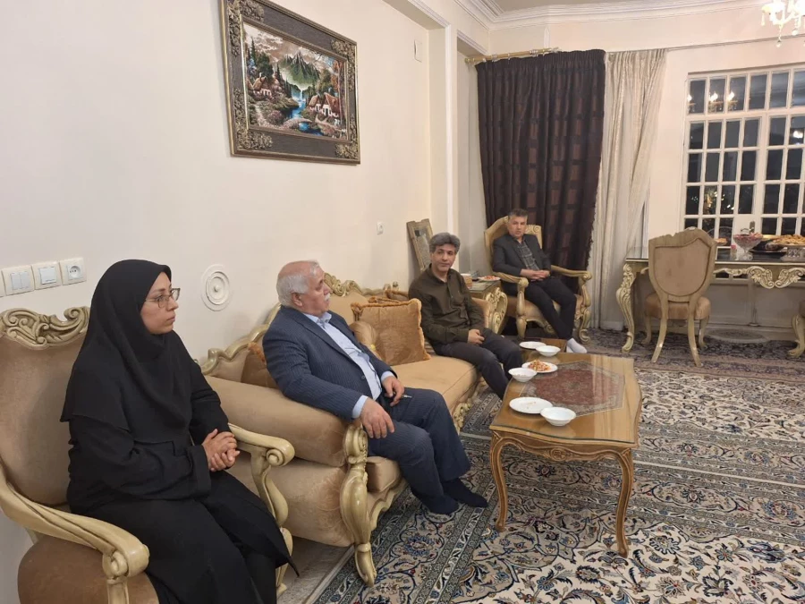 دیدار سرپرست و مدیران دانشگاه فرهنگیان یزد با یکی از بانوان نخبه و موفق استان و از مدرسان پیشکسوت مرکز تربیت معلم و پردیس حضرت فاطمه الزهرا(س) 6