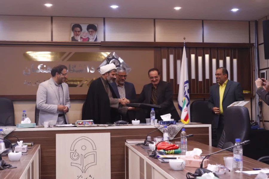 آیین تکریم و معارفه مسئول بسیج اساتید دانشگاه فرهنگیان یزد برگزار شد. 5